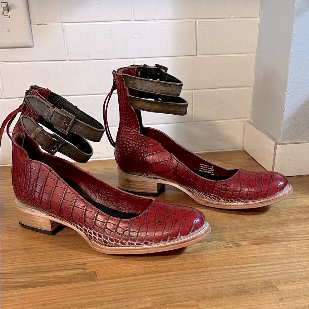 Freebird Maribel Red Crocodile Embossed Shoes Womens Size 11 Ankle Strap Leather - Picture 3 of 8